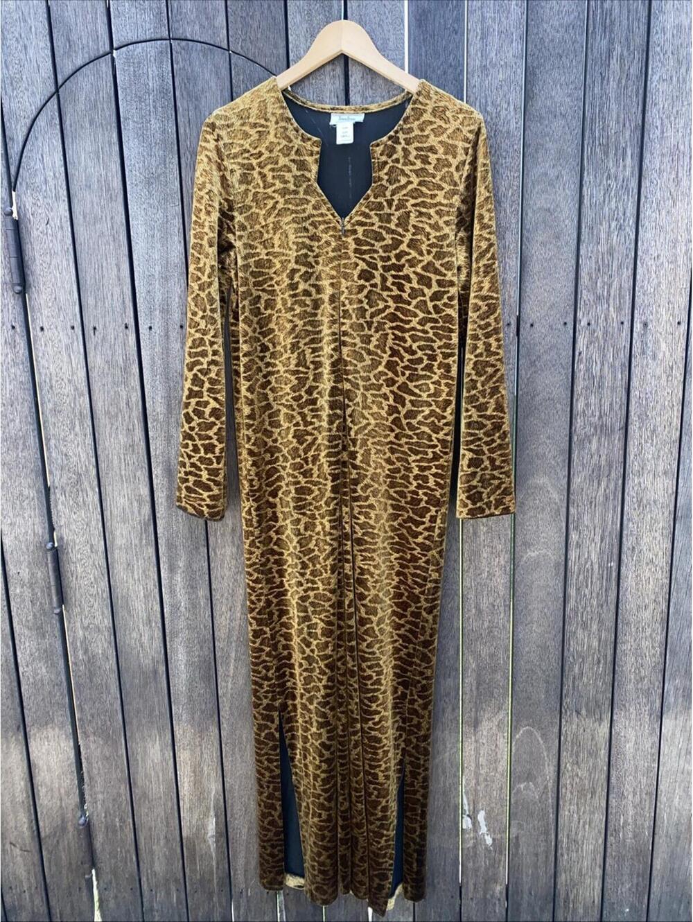 Vtg 1970’s Neiman Marcus Giraffe print Velvet Long Bell Sleeve Maxi Dress Small